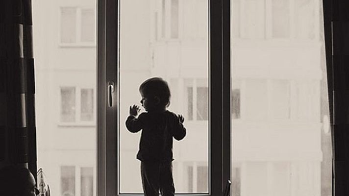 В Оренбурге маленький мальчик выпал из окна